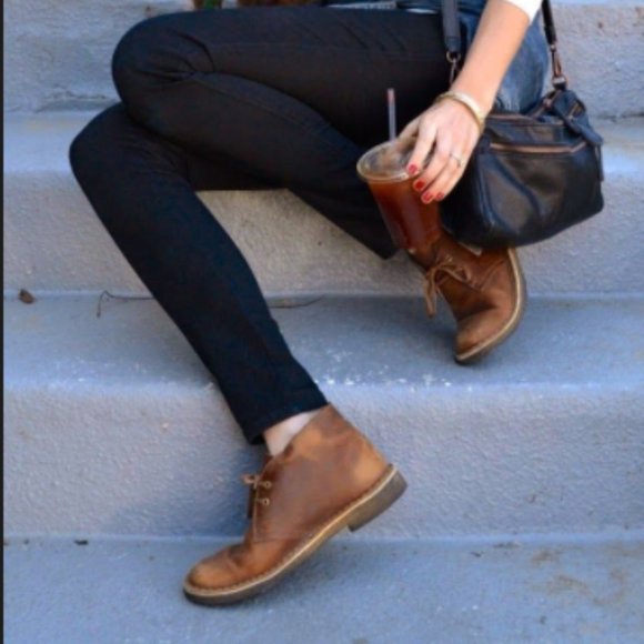 Clarks Desert Boot Distressed Beeswax Leather - Picture 2 of 8